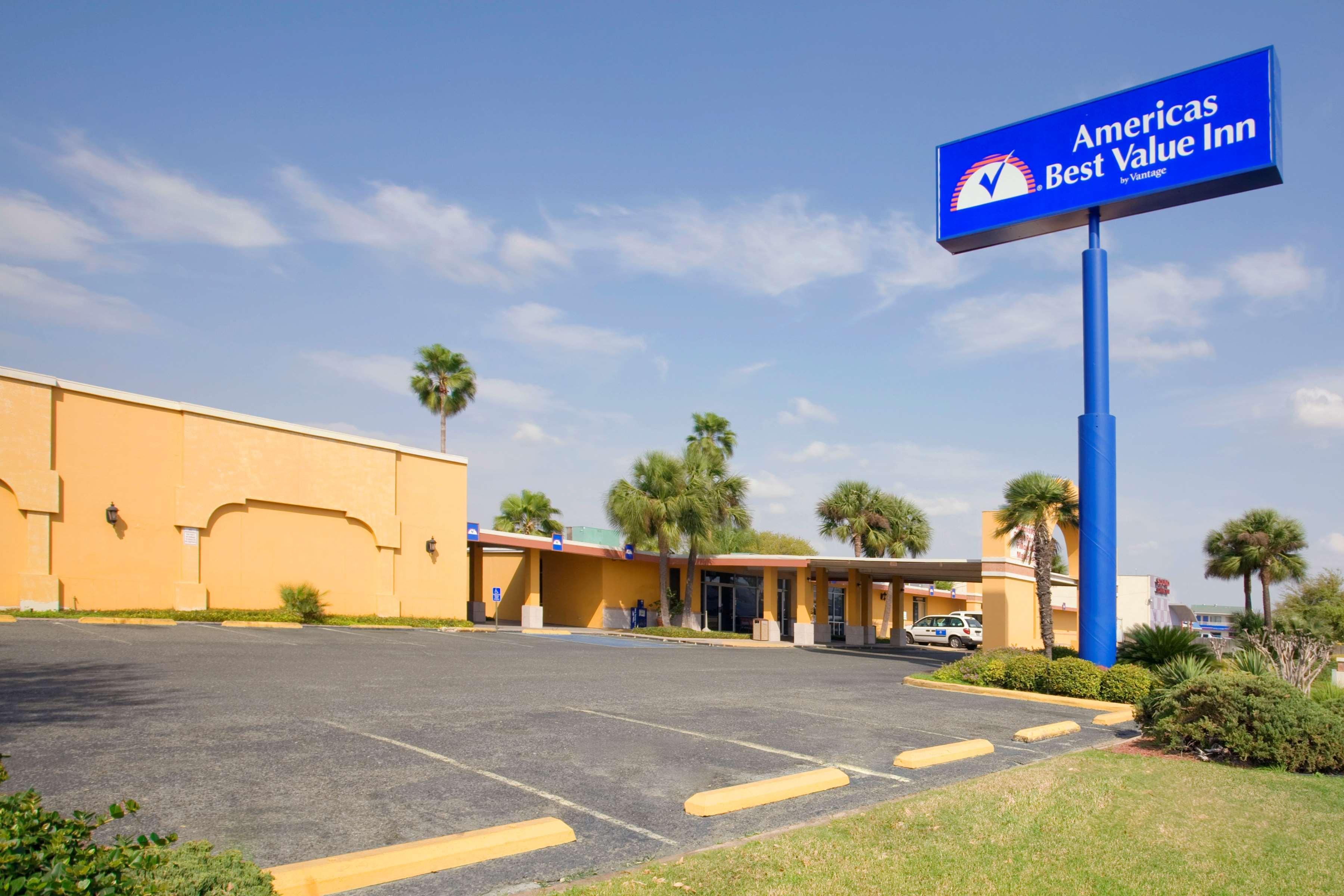 Americas Best Value Inn Laredo Exterior foto