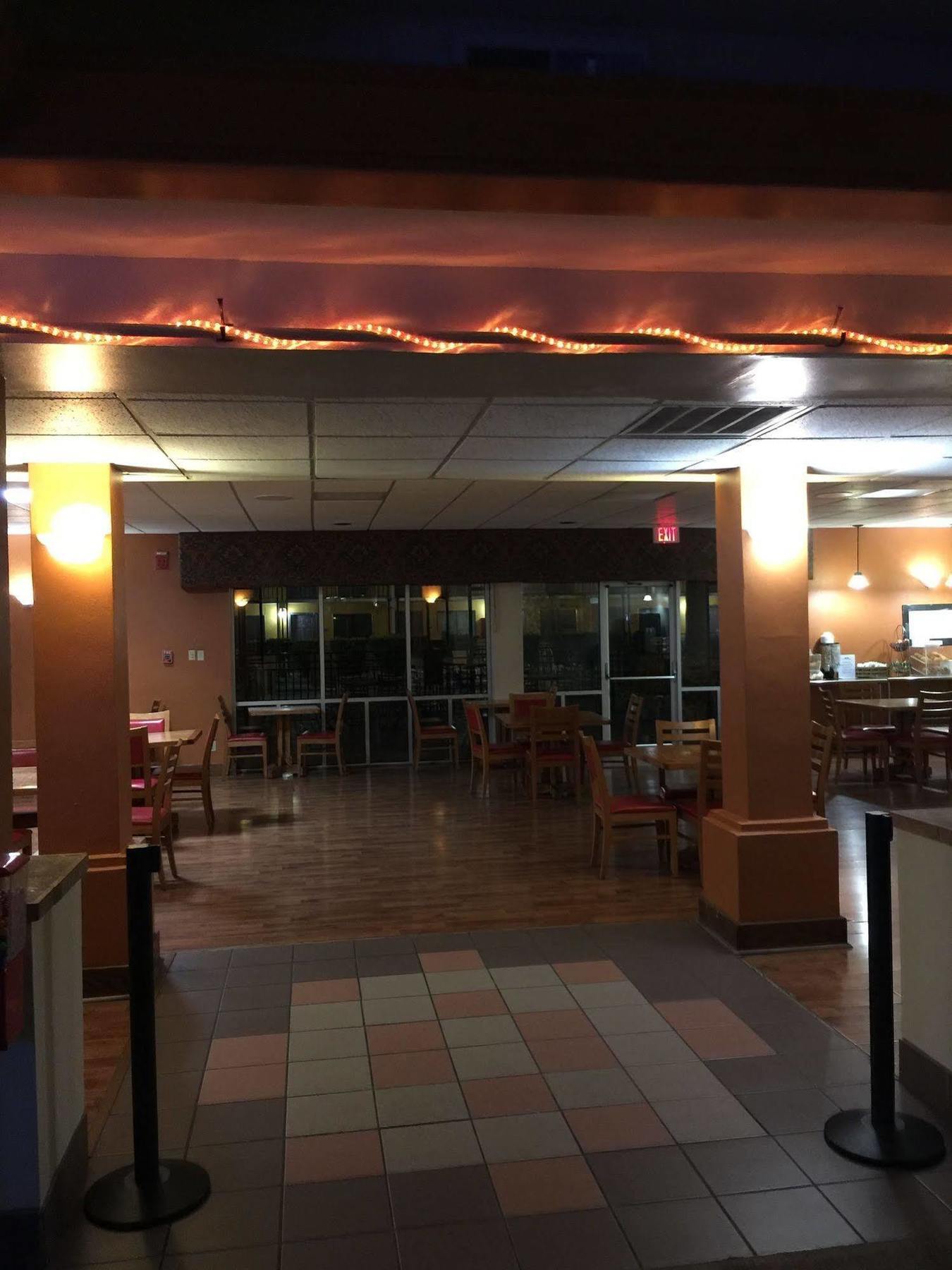 Americas Best Value Inn Laredo Exterior foto